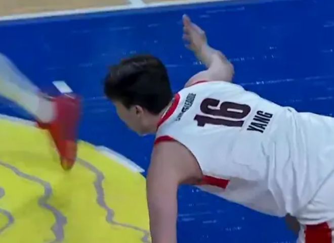 杨瀚森真没地位！篮下优势领先，半场就出手4次，不然早碾压攻守